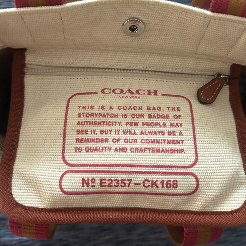Small Coach Tote, Barely Used. Great Condition!! - image 3